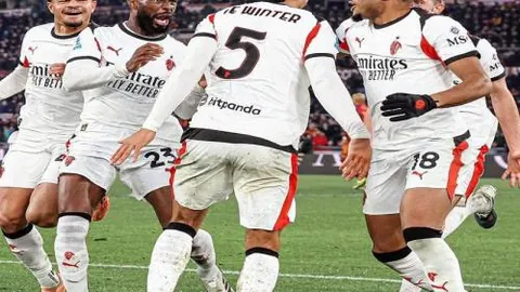 阿尔瓦雷斯独造比分，马竞半场1-0领先巴萨，莱万击门憾中门框